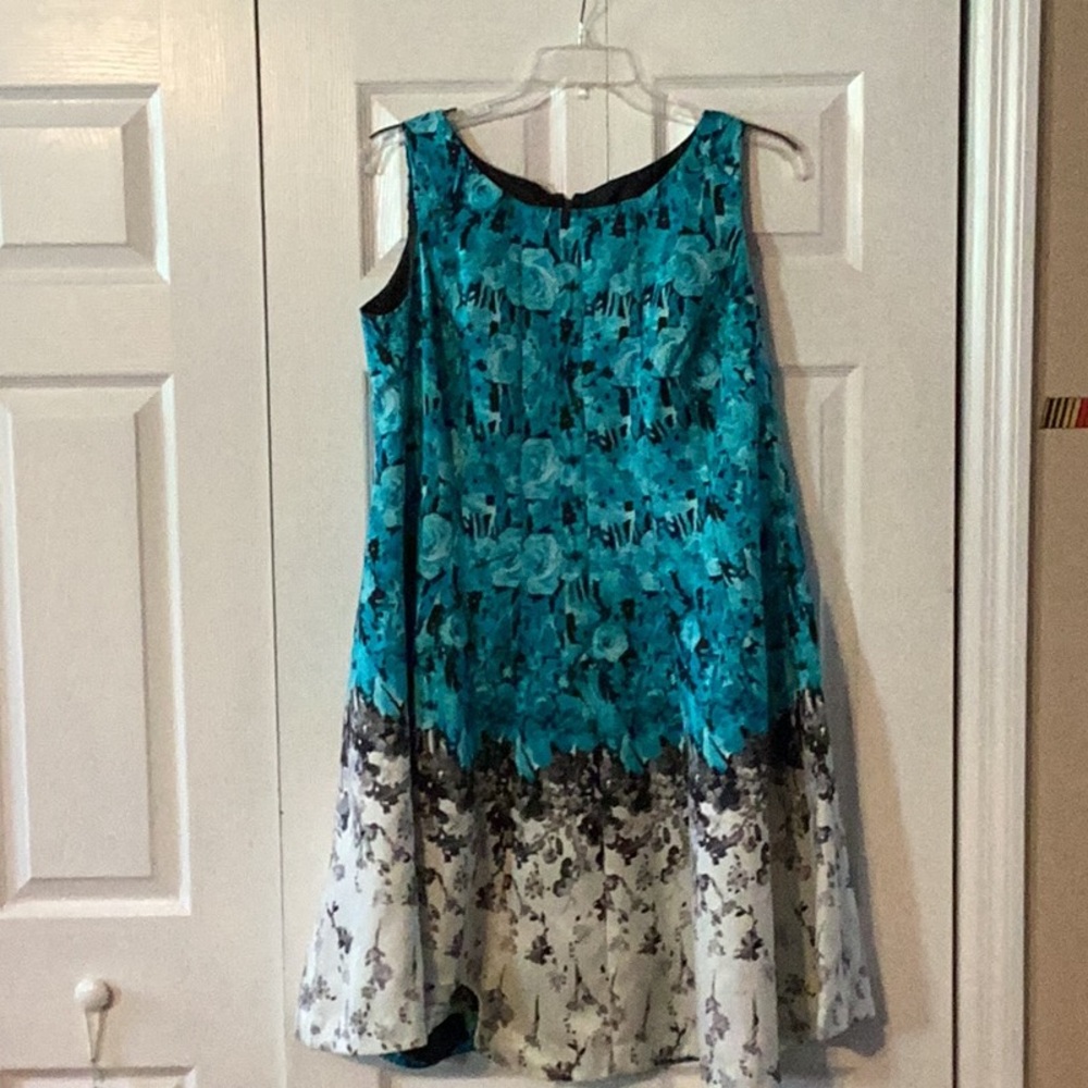 Sleeveless dress